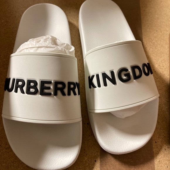 Burberry White Kingdom LOGO SLIDES. - Picture 1 of 6